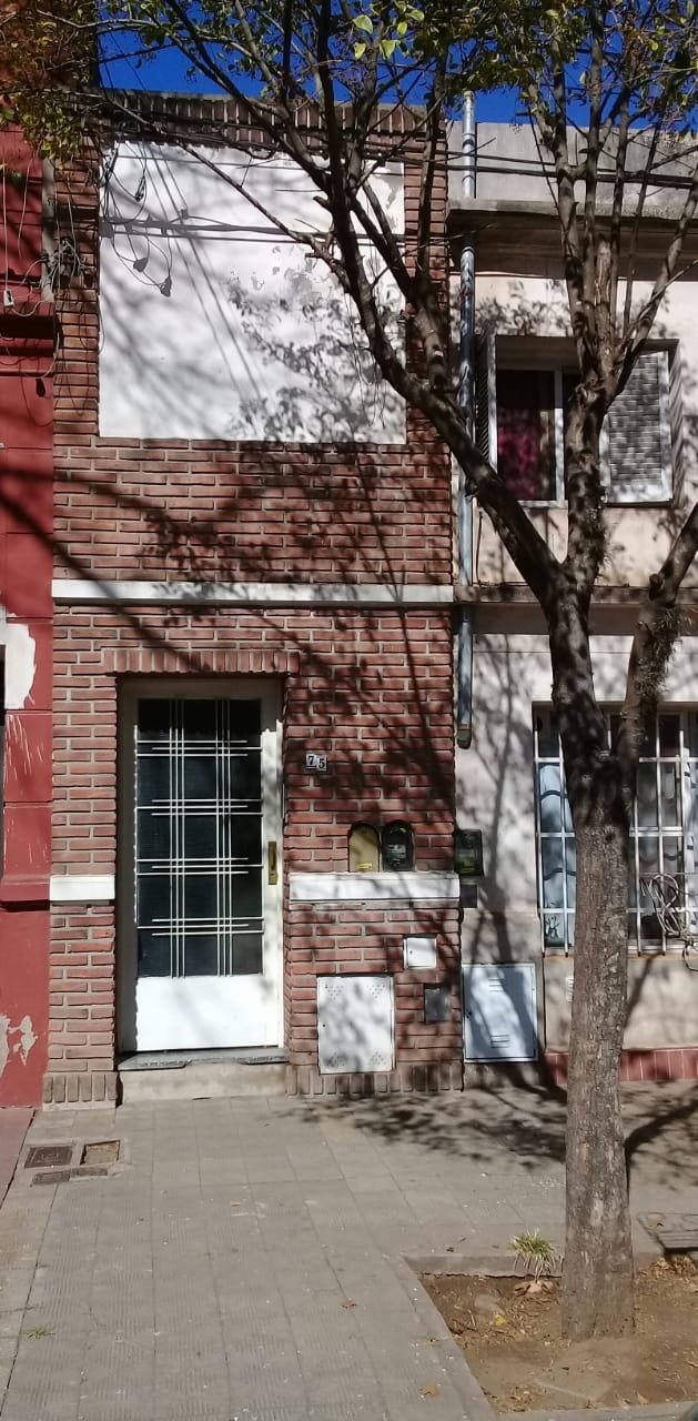 J. Newbery 75 Junín Casa 3  ambientes  En Venta -0