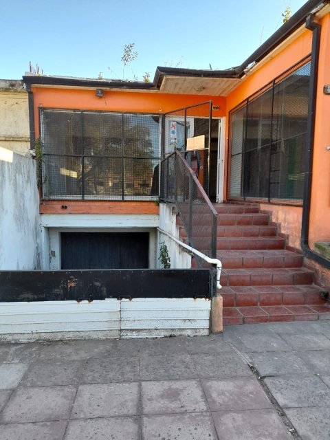 Av. San Martin 900 Junín Casa 3 con Dep.  ambientes  En Venta -0