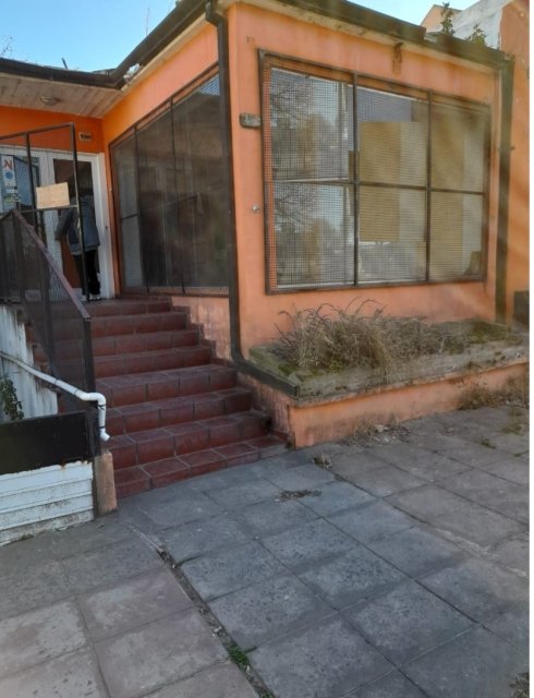Av. San Martin 900 Junín Casa 3 con Dep.  ambientes  En Venta -4