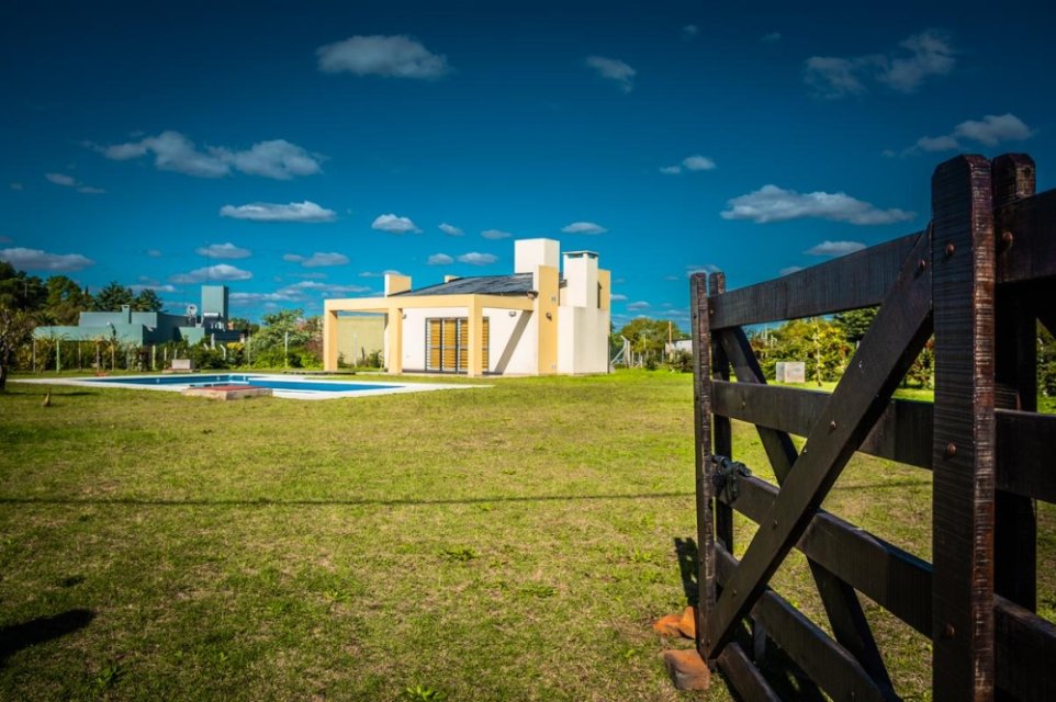 Los Patos Junín Quinta o casa de campo 1  ambientes  En Venta -0