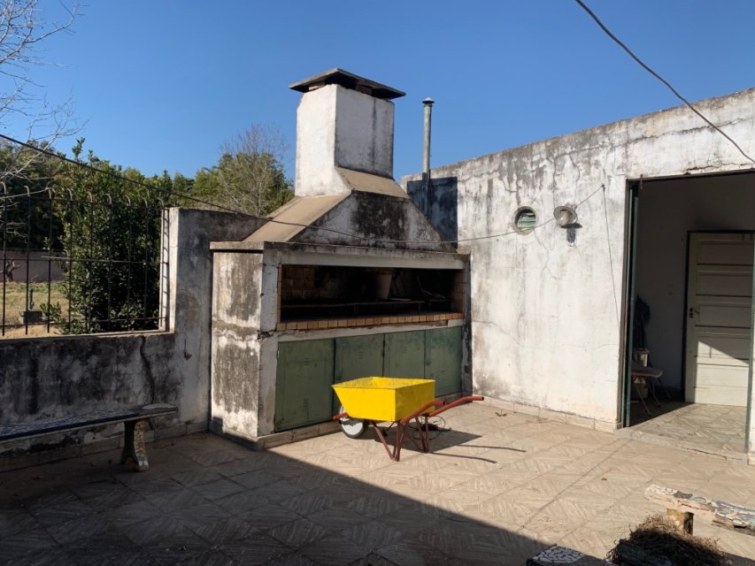 Calle 11 & Calle 6 - Agustina Junín Casa 6  ambientes  En Venta -13