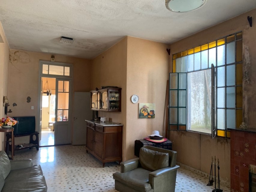 Calle 11 & Calle 6 - Agustina Junín Casa 6  ambientes  En Venta -0