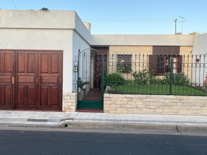 Pringles 900 Junín Casa 3  ambientes  En Venta -2