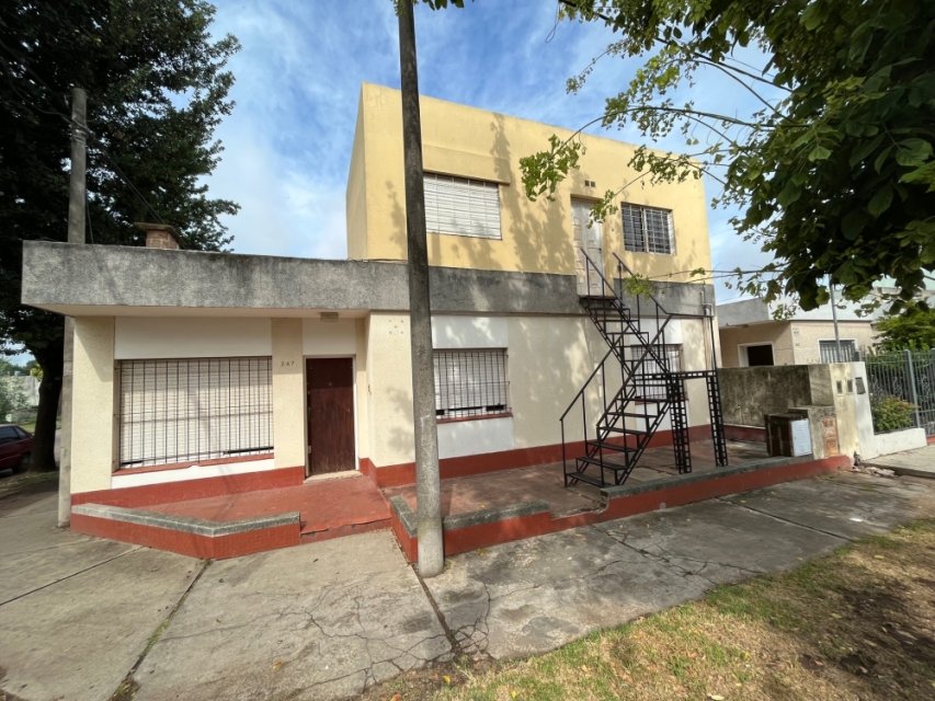 Julio Campos al 200 Junín Casa 6  ambientes  En Venta -2