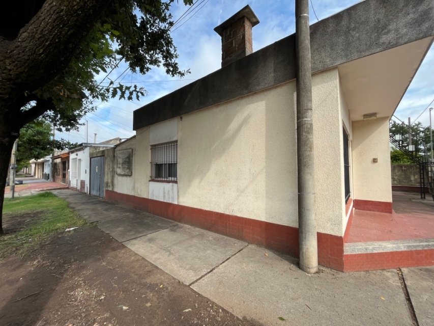 Julio Campos al 200 Junín Casa 6  ambientes  En Venta -1