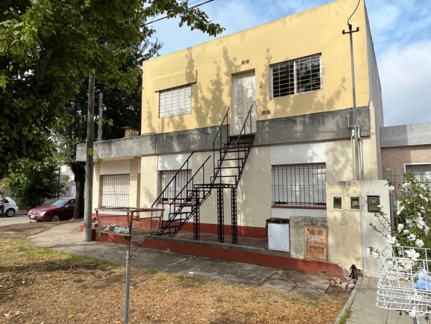 Julio Campos al 200 Junín Casa 6  ambientes  En Venta -0