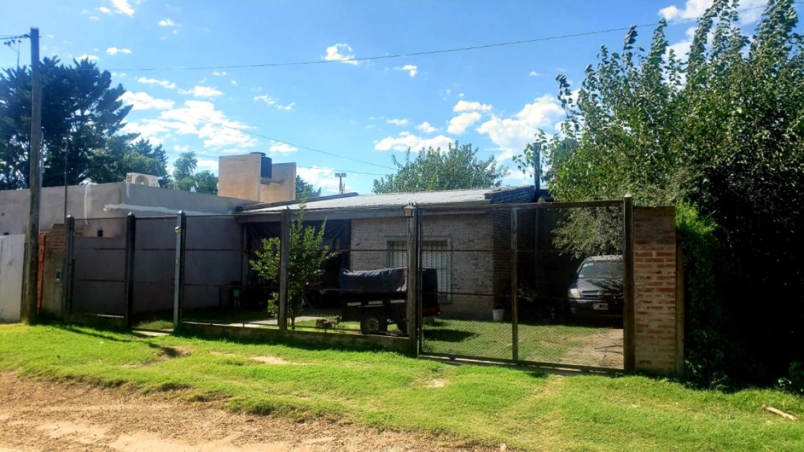 Malvinas Argentinas 1200 Junín Casa 3 con Dep.  ambientes  En Venta -2
