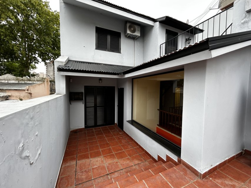25 de Mayo 133 Junín Casa 7  ambientes  En Venta -13