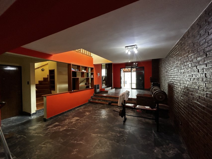 25 de Mayo 133 Junín Casa 7  ambientes  En Venta -1