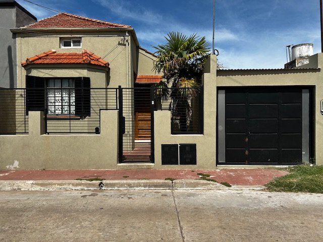 Paulero 70 Casa 3 con Dep.  ambientes  En Venta -0