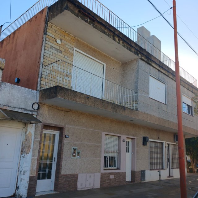 Paraguay al 300 Junín Departamento 3 con Dep.  ambientes  En Venta -0