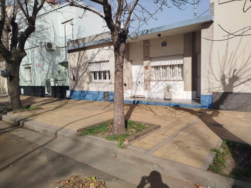 Chile & Uruguay Junín Casa 4 con Dep.  ambientes  En Venta -1