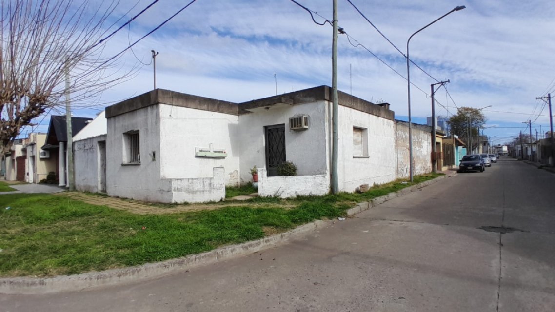 Paso e Iwan Junín Casa 3 con Dep.  ambientes  En Venta -0