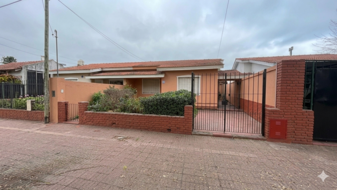 Edison 232 Junín Casa 3 con Dep.  ambientes  En Venta -0