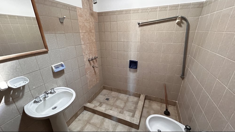 Roque Vazquez 900 Junín Casa 4 con Dep.  ambientes  En Venta -13