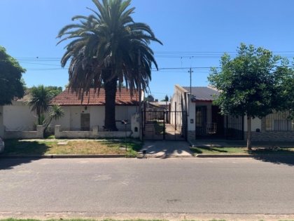 Casa En Junin (Bs As), Frente Boulevard Av. Libertad, Excelente Estado.