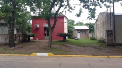 En Venta!! Casa de Pueblo Con Amplio Lote y Local Comercial - Agustina (BA)