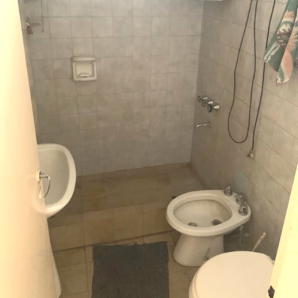Casa interior en PH, con muy buena disposición y excelente ubicación.