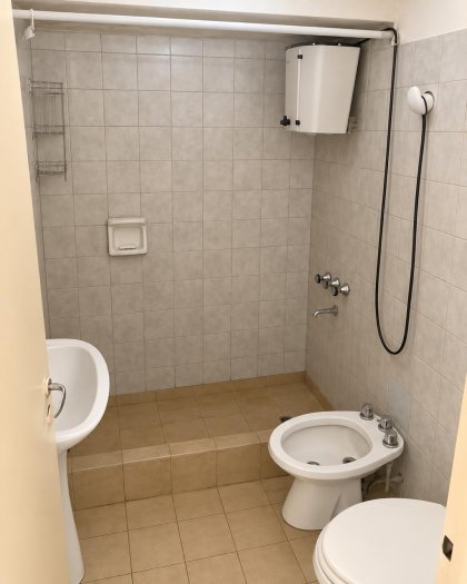 Atractiva Inversión! Casa Interior con buenas comodidades.