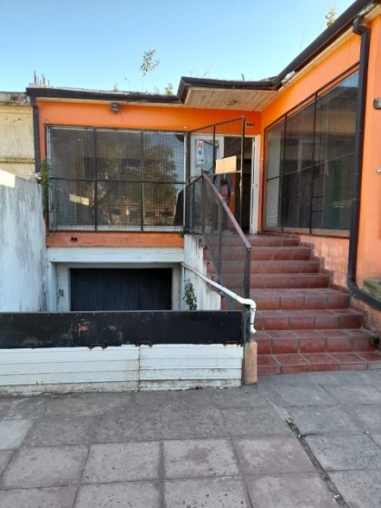 VENTA. Casa y Local Comercial. Subsuelo y 1°Piso, preparada para seguir edificación de 5 pisos.