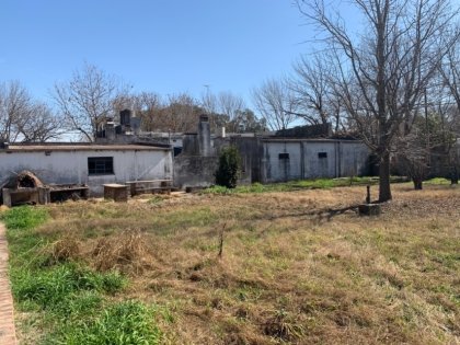 CALIDA CASA DE PUEBLO CON GRAN SUPERFICIE Y PILETA EN AGUSTINA (BA).