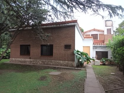 Venta De Casa Quinta Con Pileta, Forestación, Sobre 2100m2. En Junín (Bs As)