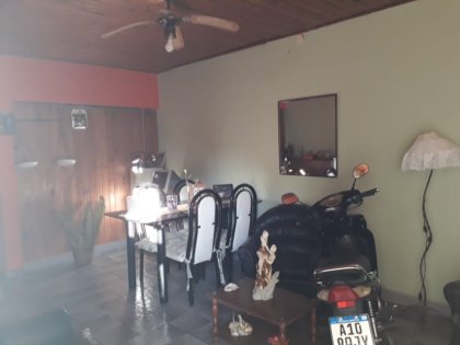 Casa en buen estado, amplio terreno en esquina- Ideal Inversión