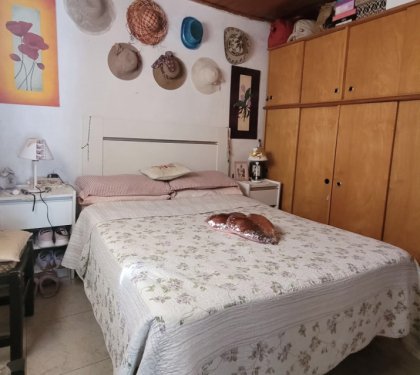 Casa en Bo Padre Respuela c/ 2 dptos internos. Ideal Inversión Acepta Permuta.