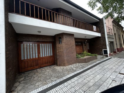 Excepcional Casa de Estilo en Pleno Centro de Junín c/ Consultorio / Oficina.