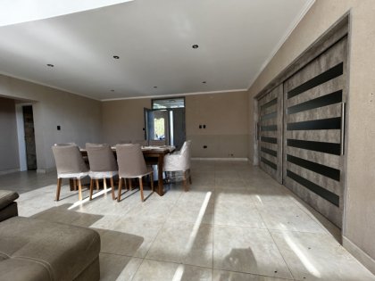 Imponente Casa Quinta - Moderna / Combina Elegancia y Diseño.