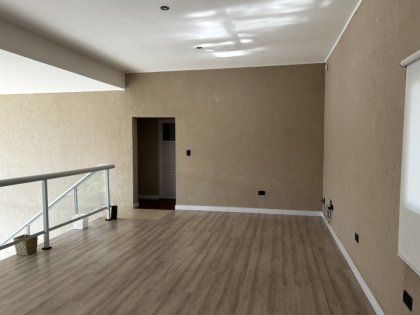 Imponente Casa Quinta - Moderna / Combina Elegancia y Diseño.