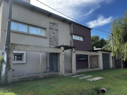 Imponente Casa Quinta - Moderna / Combina Elegancia y Diseño.