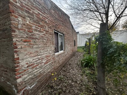 Excelente Terreno Amplio, con construcción tradicional de casa a terminar.