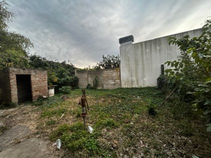 Excelente Terreno Amplio, con construcción tradicional de casa a terminar.