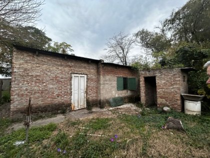 Excelente Terreno Amplio, con construcción tradicional de casa a terminar.