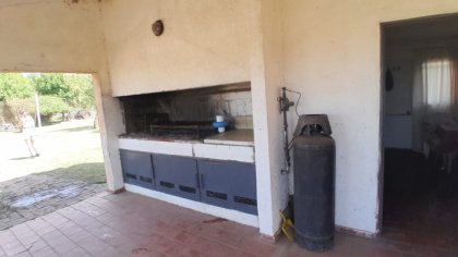 QUINCHO / PILETA EMPLAZADA EN AMPLIO TERRENO