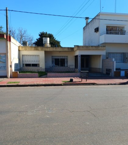 Casa en Ascensión (B) c/ amplio terreno.