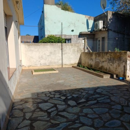 Casa en Ascensión (B) c/ amplio terreno.