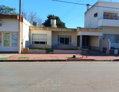 Casa en Ascensión (B) c/ amplio terreno.