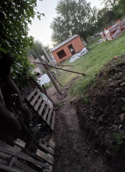 Terreno con Edificación nueva de casa a terminar .