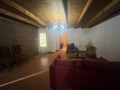 Casa en esquina con Quincho en Ascencion, Gral. Arenales (BA)