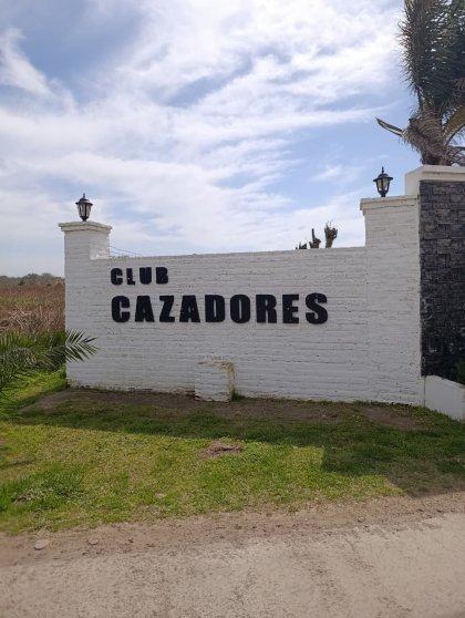 Terreno con Quincho y Pileta  en el Club de cazadores