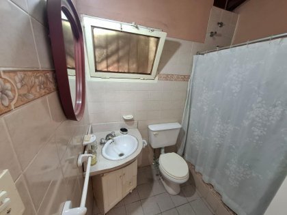 Casa Chalet c/ estilo de época - Doble Acceso, Pileta y Quincho Independiente.