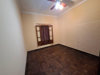 Casa Chalet c/ estilo de época - Doble Acceso, Pileta y Quincho Independiente.