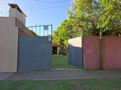 Casa Chalet c/ estilo de época - Doble Acceso, Pileta y Quincho Independiente.